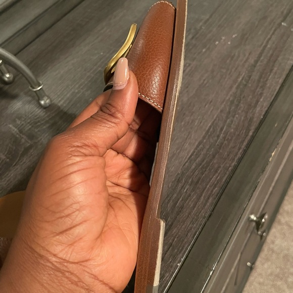 Authentic V Logo Slides - Picture 5 of 10